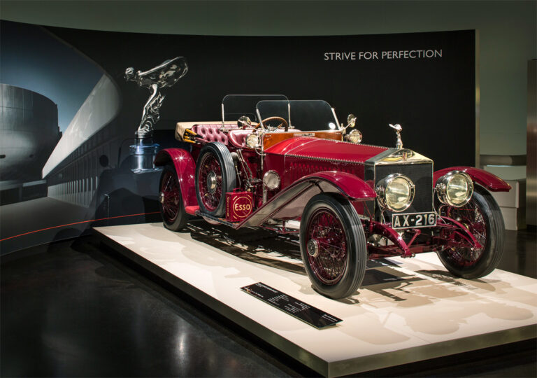 rolls royce clasico frontal lateral exposicion museo bmw 1