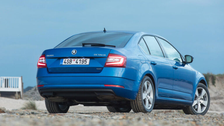 skodaoctaviatrasera