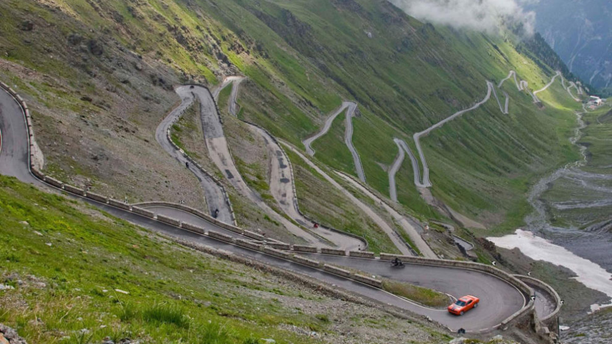 ¿Dónde están las mejores carreteras del mundo? 1 stelvio pass italy