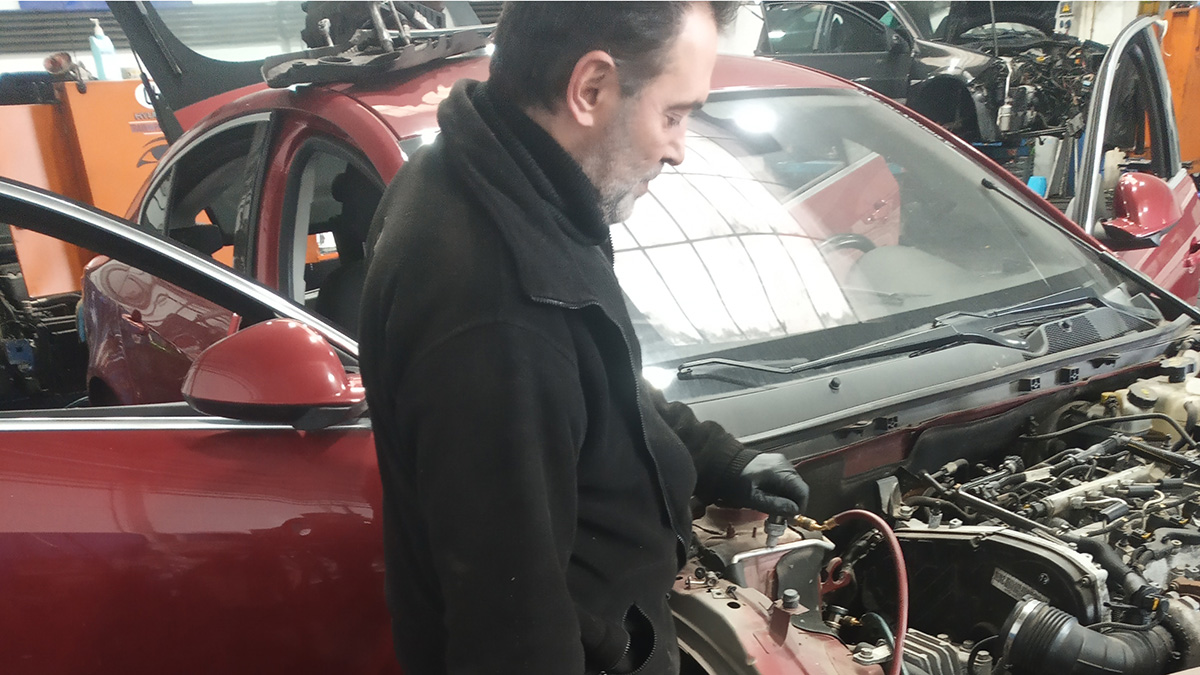 Desguaces: ¿cómo han de reciclarse los gases del aire acondicionado de un coche? 1 teo