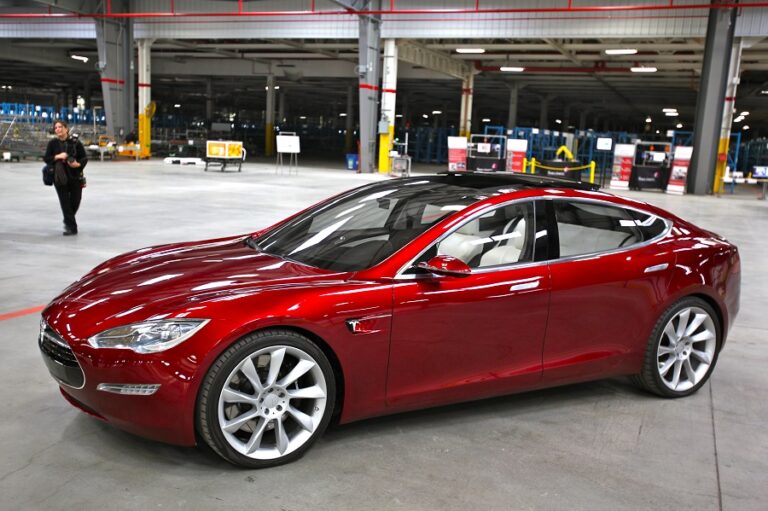 teslamodelsindoors 1