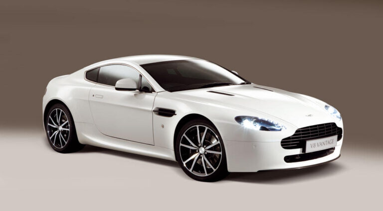 v8 vantage 02