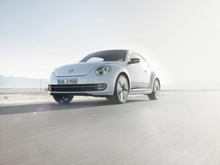 volkswagen beetle turbo black white 04 1024x767 1