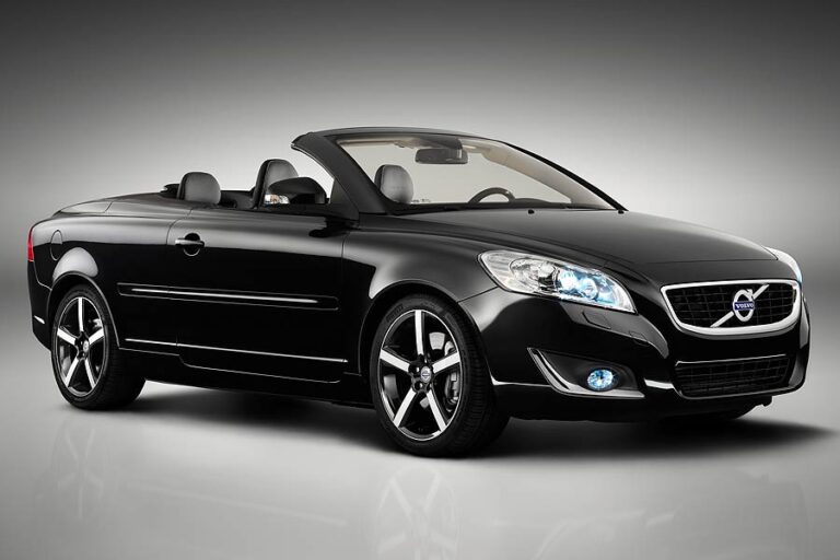 volvo c70 tres cuartos