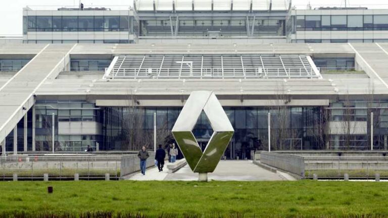 x870x489renault.jpg.pagespeed.ic .hqg1rk5arn