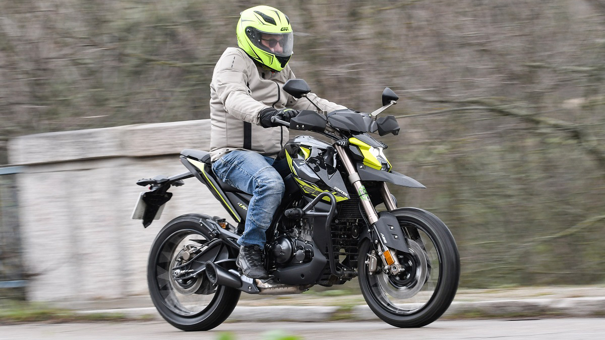Prueba Zontes U-1 125: Naked-sport-trail para carnet de coche 1 zontesu