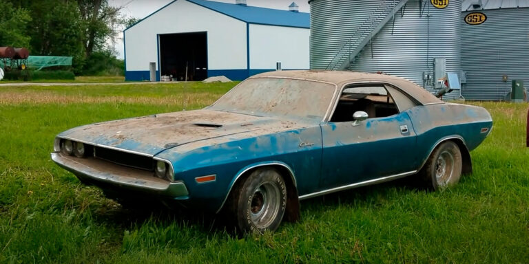 1970 dodge challenger rolls out of the barn after 40 years gets first wash 162622 1