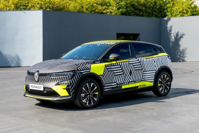 2021  New Renault MEGANE ETECH Electric preproduction 3