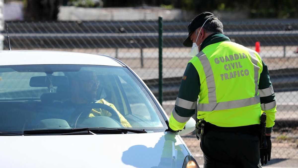 Mujeres embarazadas en el coche: la Policía enseña cómo se deben poner el  cinturón (VÍDEO)