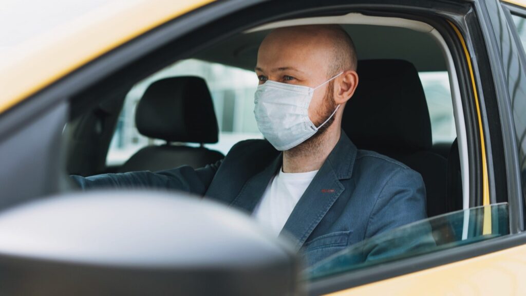 ¿Podremos quitarnos la mascarilla en el coche tras dejar de ser obligatoria en la calle?
