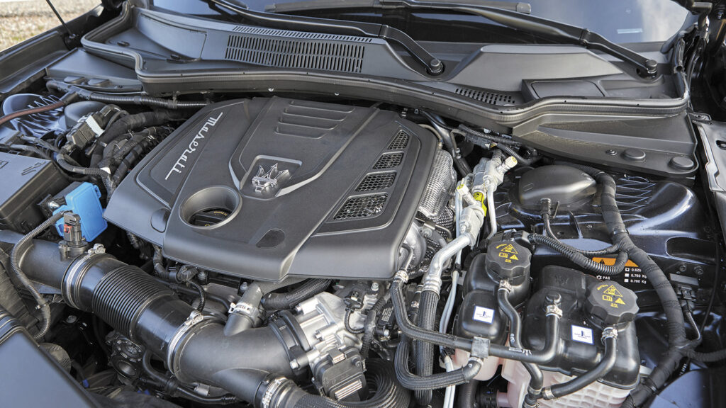 Maserati Ghibli Hybrid motor