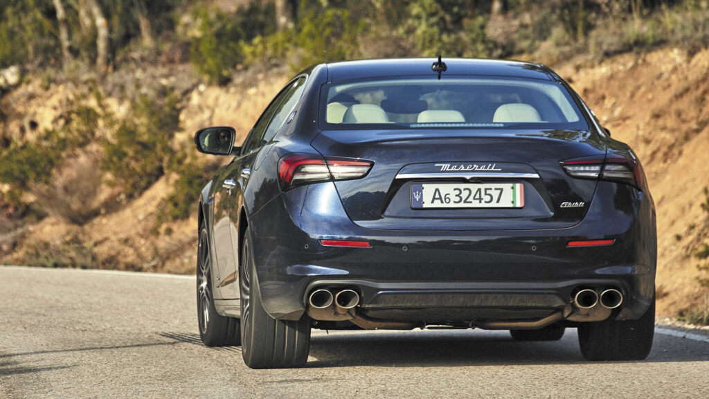 Maseartai ghibli hybrid 2021 trasera