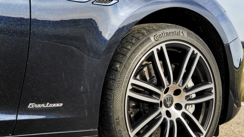 Maserati Ghibli Hybrid 2021