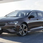 Opel Insignia ST 2021: un familiar de casi 5 metros, con motor tres cilindros diésel... ¡y 8.500 € de descuento!