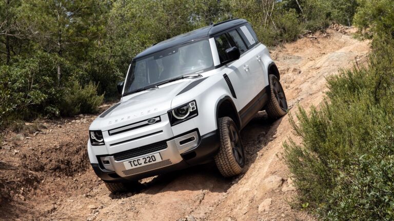 Land Rover Defender PHEV frontal