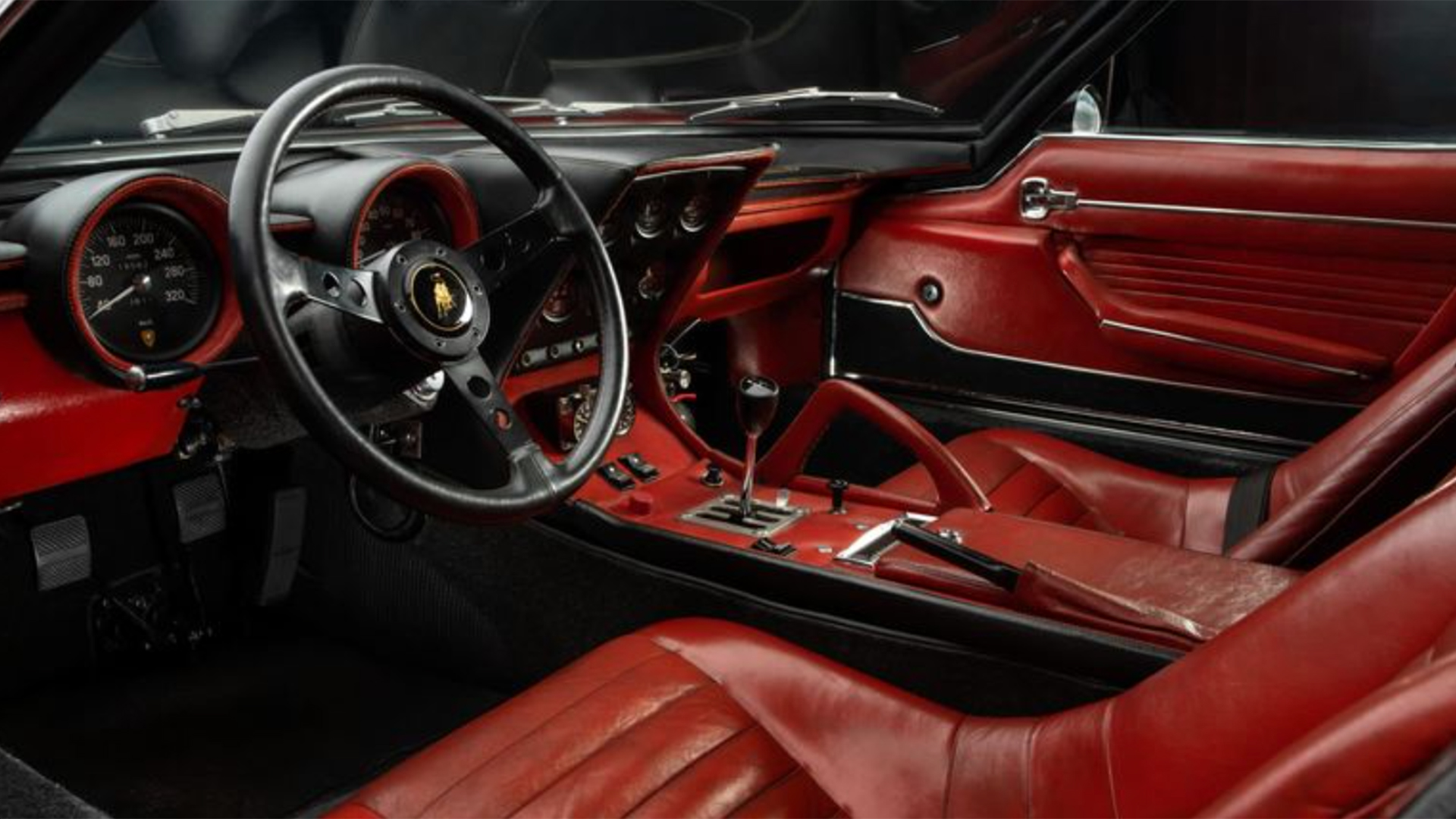 Lamborghini Miura SVJ interior