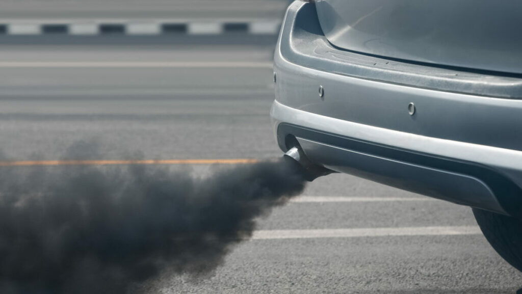 coches de más de 10 años Humo coche diesel