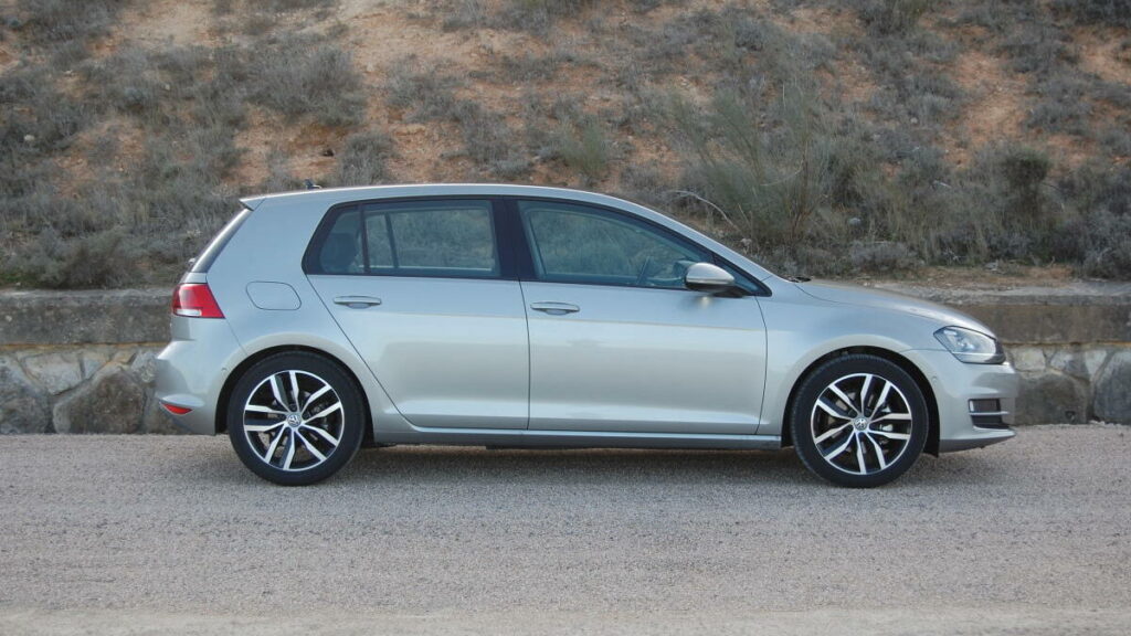 Volkswagen Golf perfil coche de segunda mano