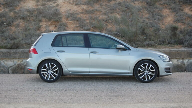 Volkswagen Golf perfil