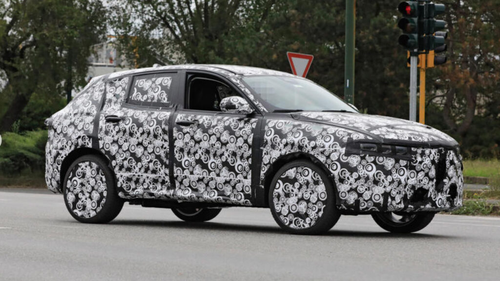 ¡Cazado! Nuevas fotos espía del Alfa Romeo Tonale rodando a plena luz del día