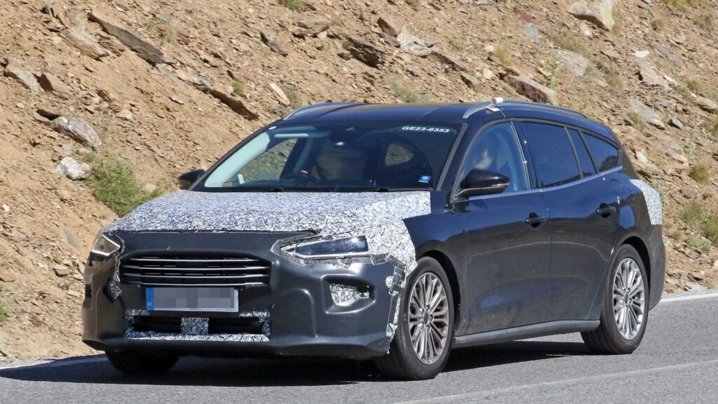 ford-focus-wagon-2022