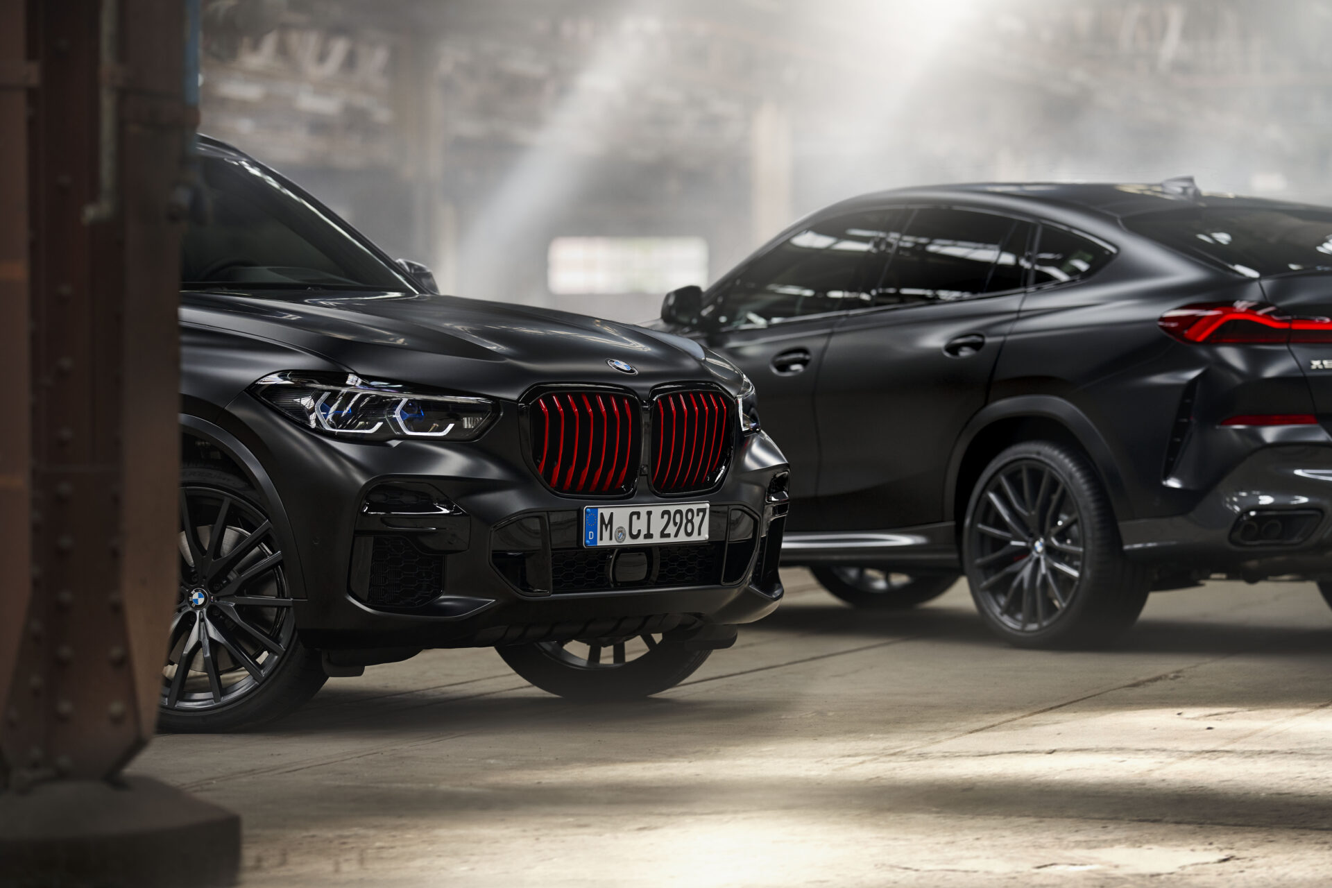 BMW anuncia los precios para España de la nueva serie especial Black Vermilion del BMW X5 y X6