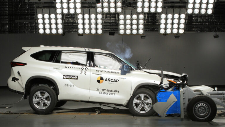 Toyota Highlander crashtest 1