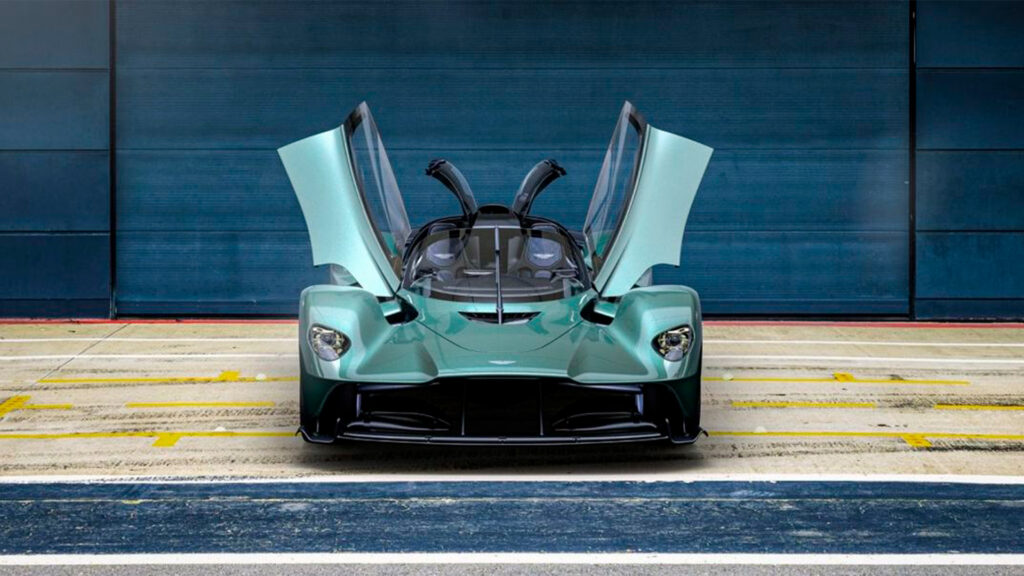 Aston Martin Valkyrie Spider: así es la nueva versión descapotable del superdeportivo híbrido británico