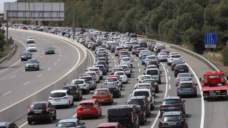 ¿Dónde puedo conseguir la gasolina más barata en la operación salida?