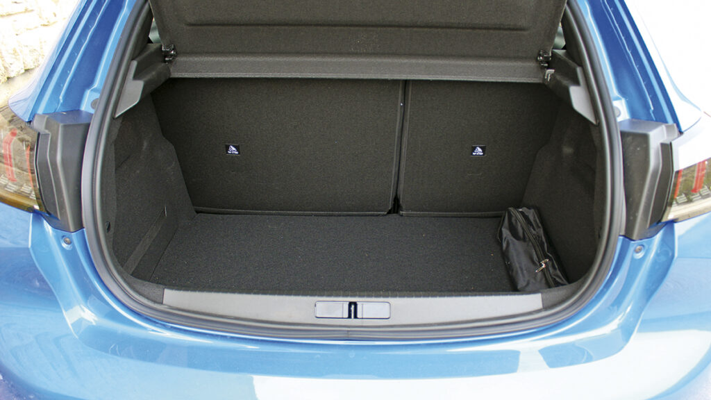 peugeot 208 maletero