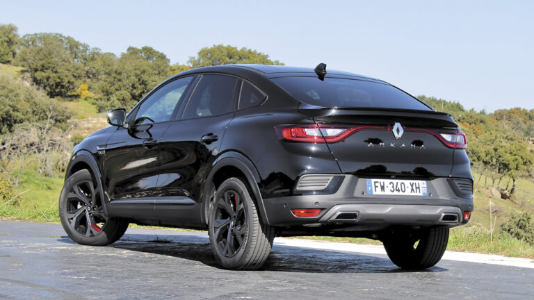renault arkana 2021 trasera