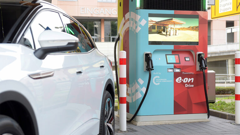 e on y volkswagen lanzan un cargador rapido con bateria de almacenamiento1
