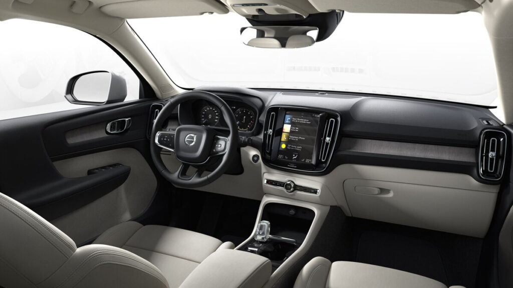 Volvo XC40 2022 interior