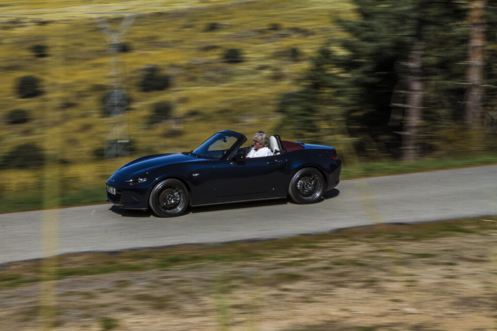 Mazda MX5, cabrio, España en cabrio, otoño, Segovia