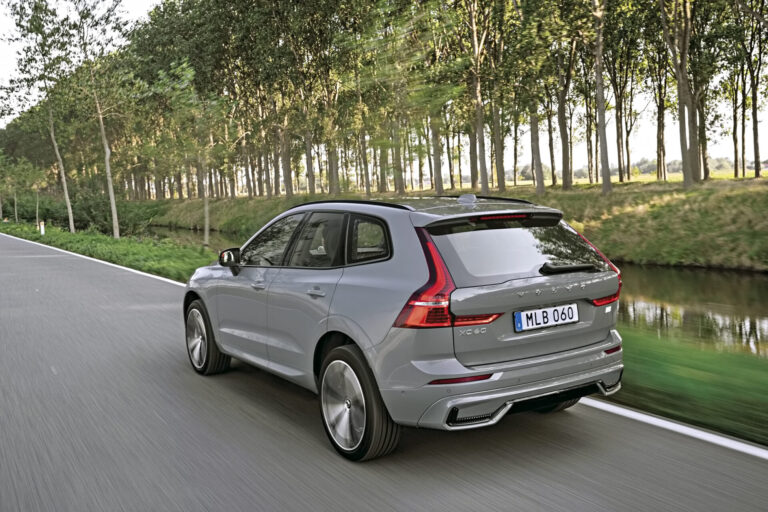 288143 Volvo XC60 Recharge T8 AWD Thunder Grey