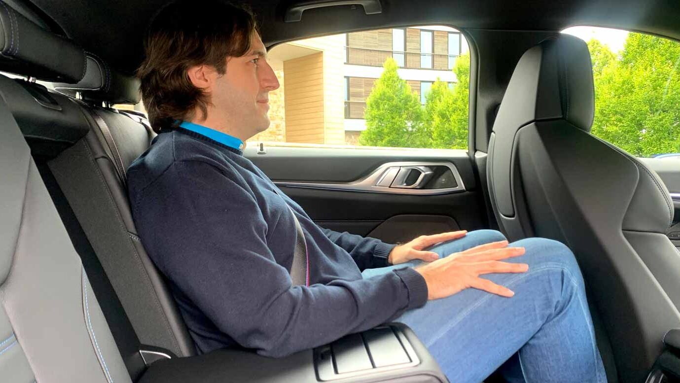BMW i4 eléctrico plazas traseras