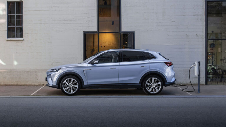 MG Marvel R charging 1