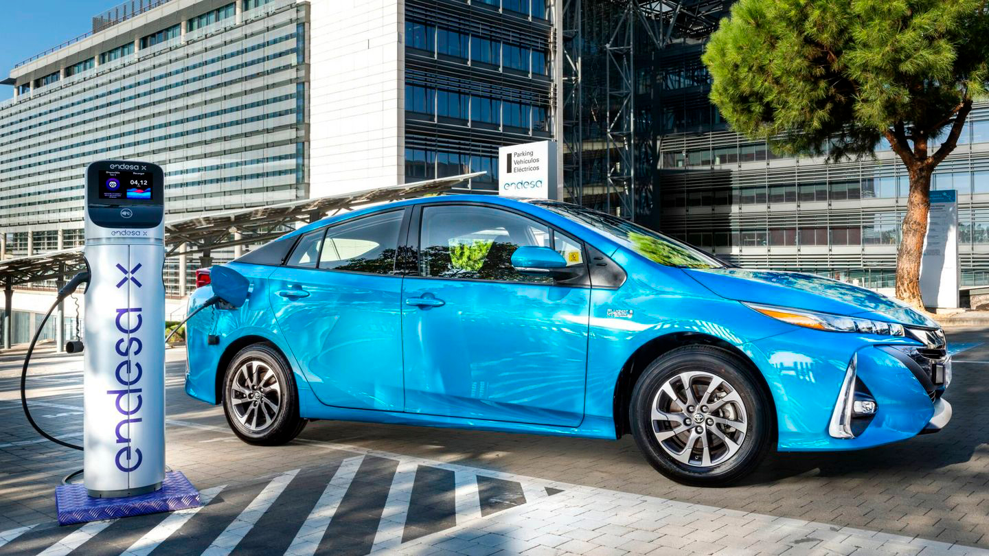 Toyota alcanza un acuerdo con Iberdrola y Endesa X para hacer más accesible la recarga de sus modelos eléctricos e híbridos enchufables