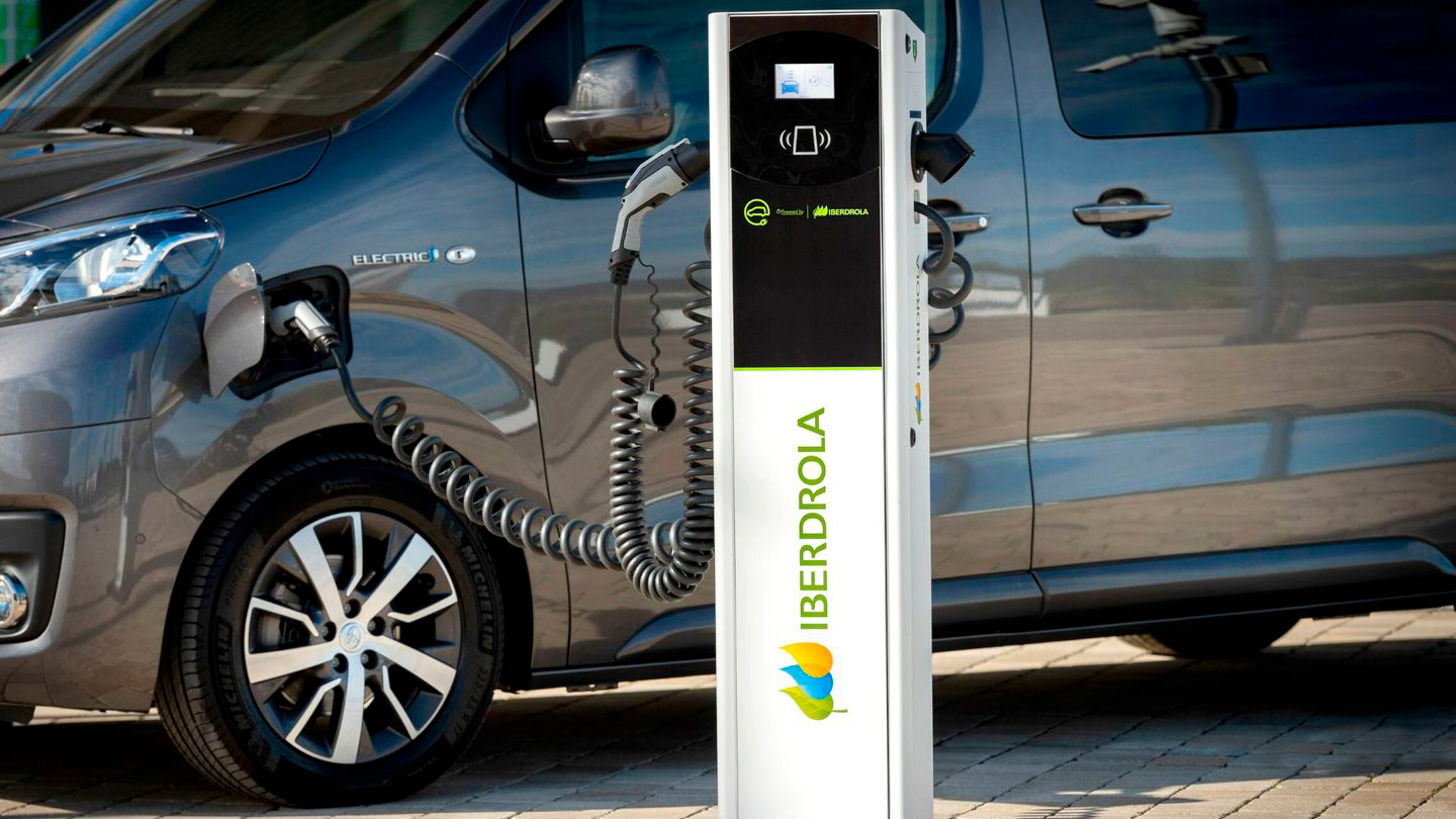 Toyota alcanza un acuerdo con Iberdrola y Endesa X para hacer más accesible la recarga de sus modelos eléctricos e híbridos enchufables
