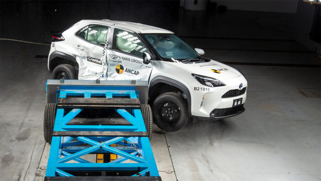 Toyota Yaris Cross golpe lateral