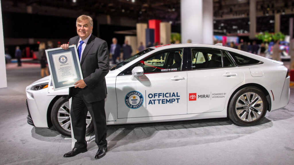 El Toyota Mirai establece un nuevo récord Guinness tras lograr recorrer 1.360 kilómetros con un solo depósito de hidrógeno