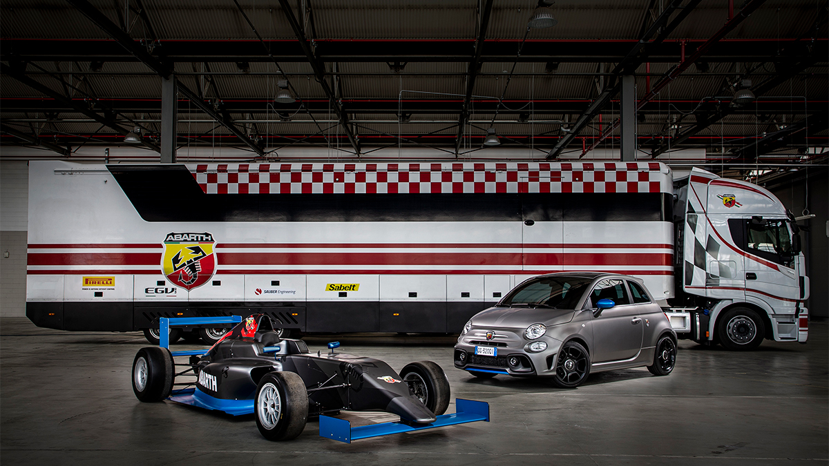 Nuevo Abarth F595: un cohete de bolsillo inspirado en las carreras de Fórmula 4