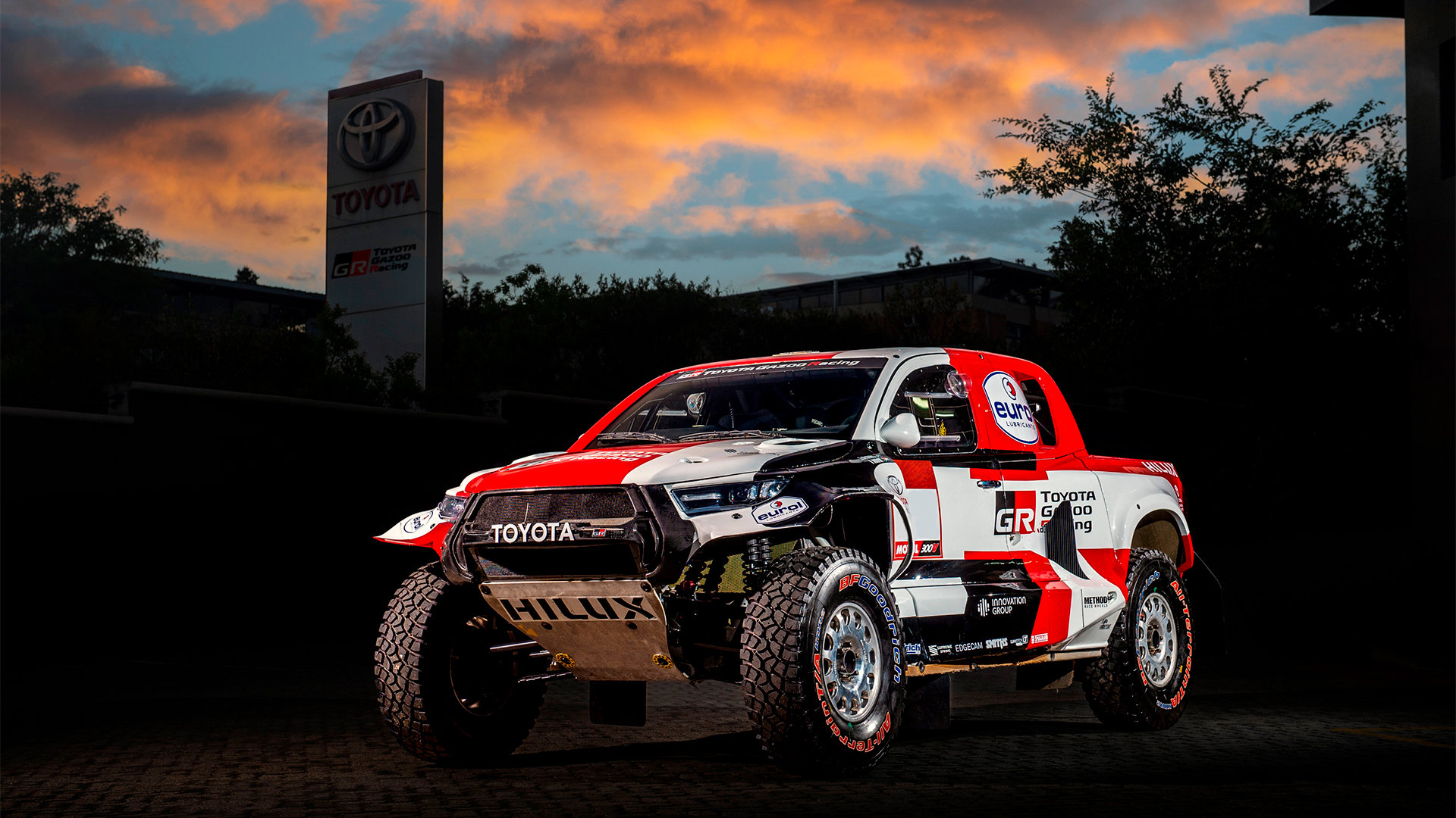 Toyota GR DKR Hilux T1+ frontal