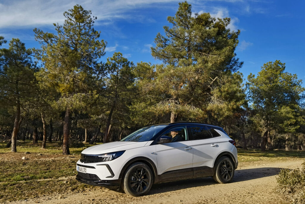 Por Segovia en Opel Crossland