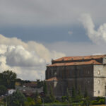 Por Segovia en Opel Grandland, Villacastín, Iglesia Parroquial dedicada a San Sebastián