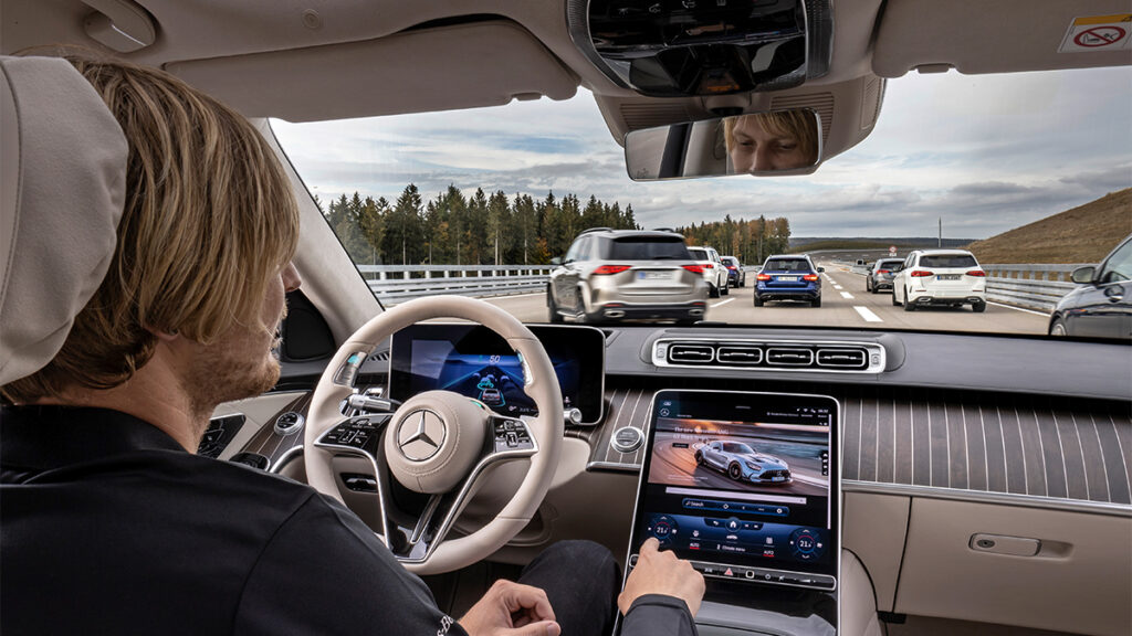 Mercedes-Benz da un paso a adelante consiguiendo el permiso para homologar su sistema de conducción autónoma de nivel 3