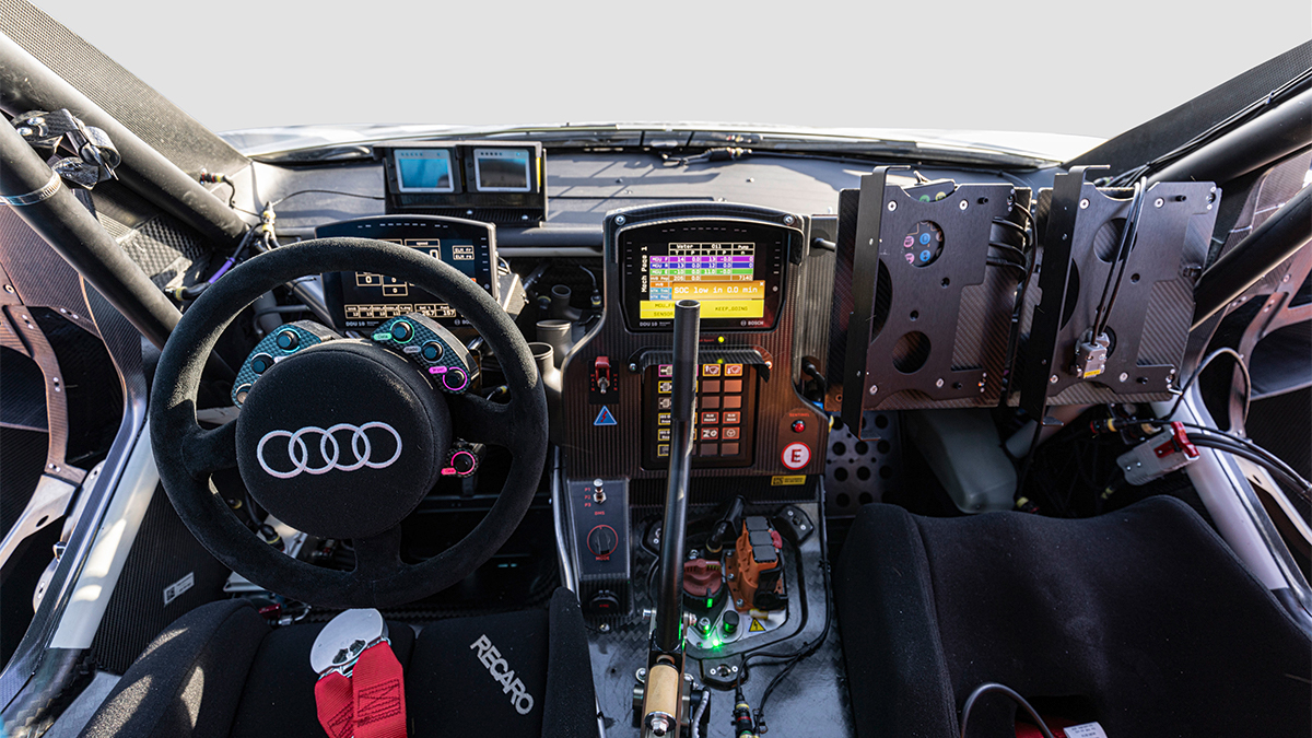 Audi RS Q e-tron interior