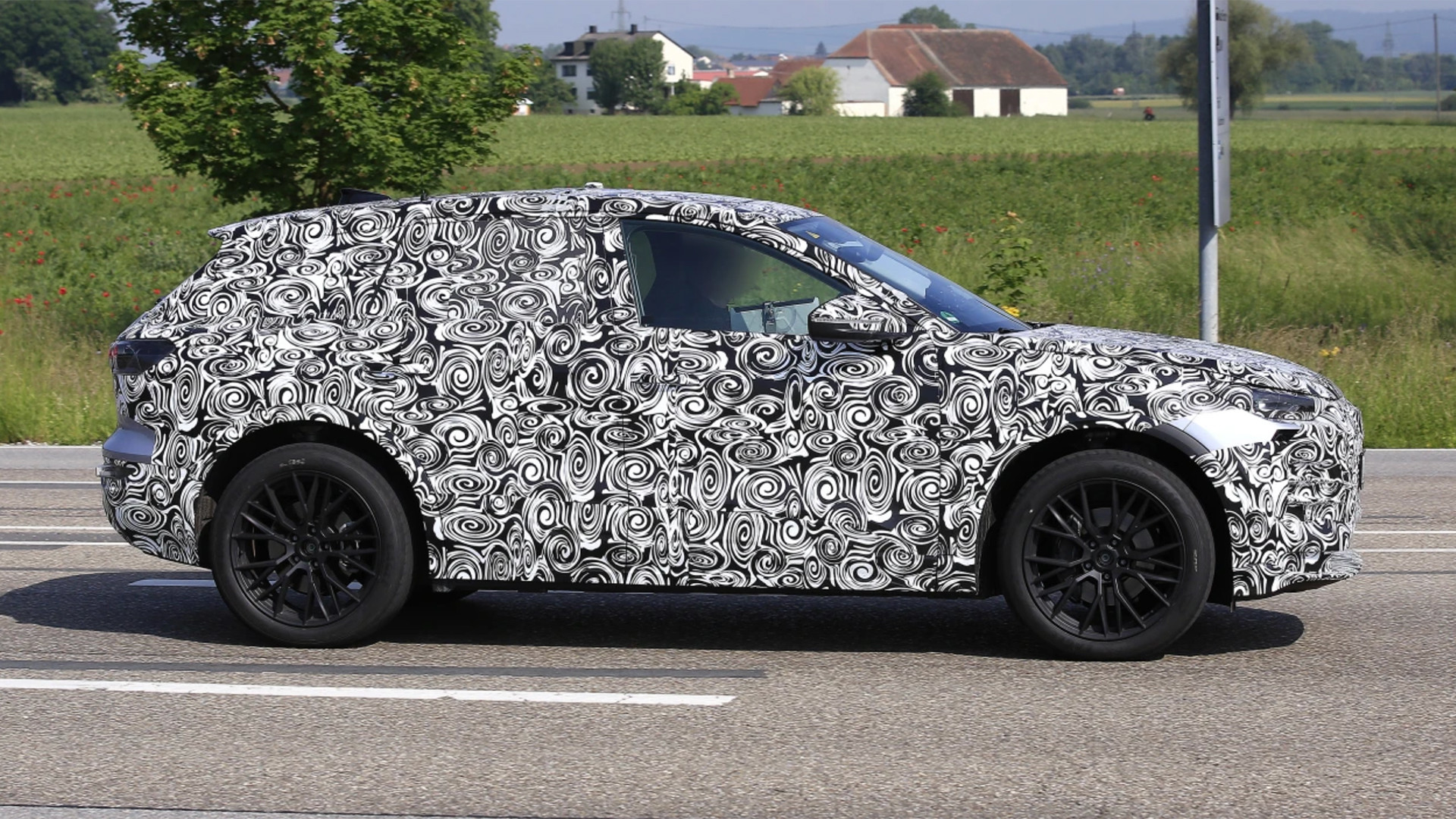 Audi Q6 e-tron vista de perfil