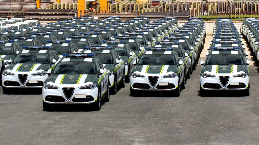 La Guardia Civil incorpora a su flota de vehículos 301 Alfa Romeo Stelvio Q4