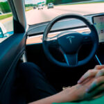 Primer bebe nace a bordo de un tesla con autopilot e1703352988458